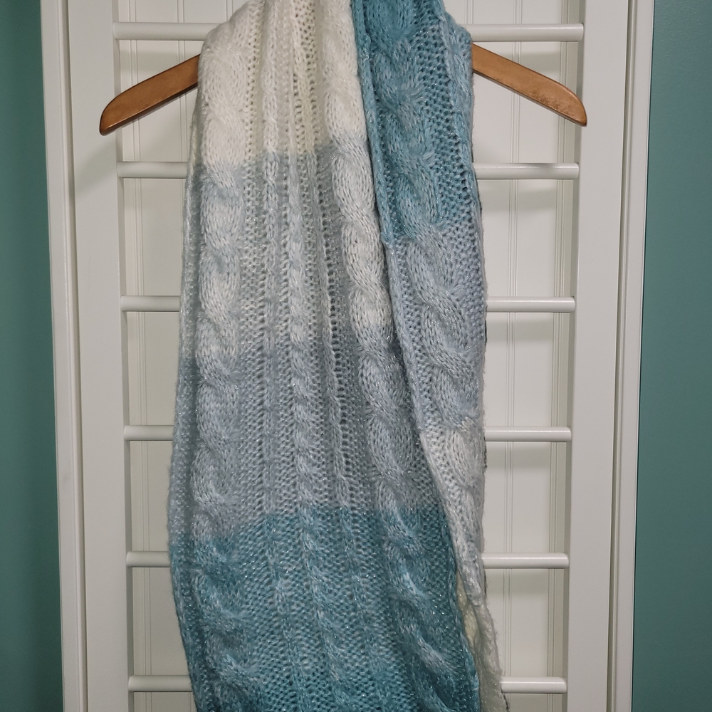 Old Navy Blue and White Cable Knit Scarf